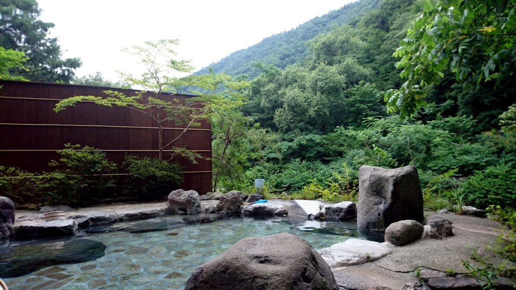 箱根の山々に囲まれた、渓流沿いの温泉旅館「雉子亭 豊栄荘」