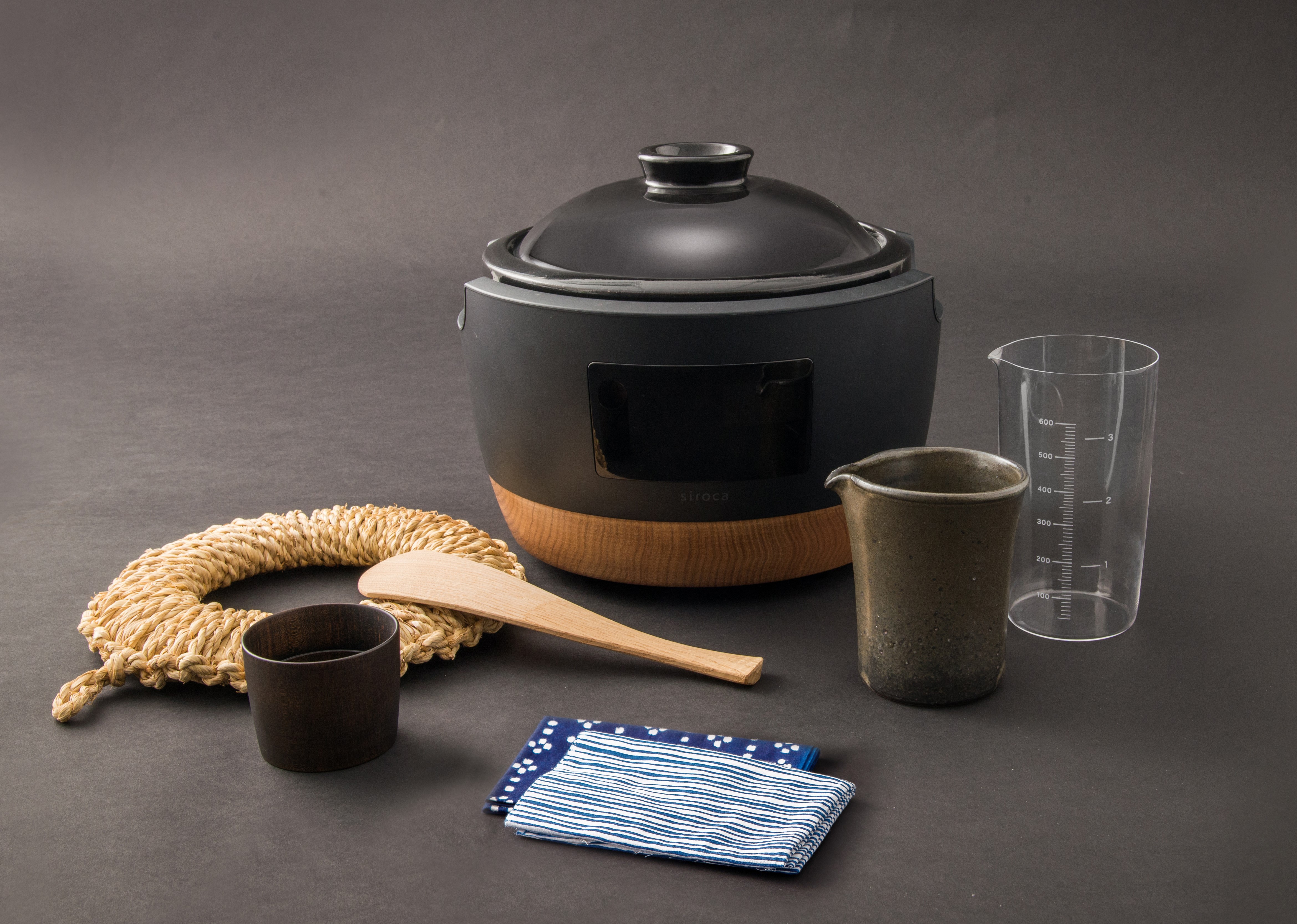 おいしさは土鍋、手軽さ炊飯器！ 『かまどさん電気』が特別仕様で限定